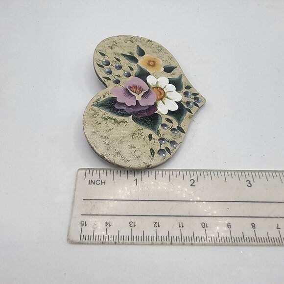 Vintage Signed Heart Shape Hand Painted‎ Wooden Floral Pin Brooch Daisy Gladiola - Picture 4 of 4